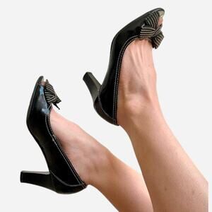 Naturalizer peep toe heels with bow detail size 6